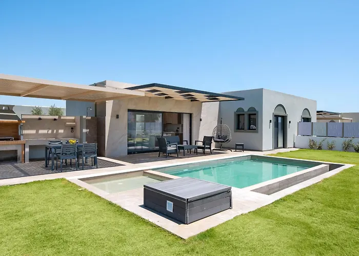 Sunrays Pool Kalathos