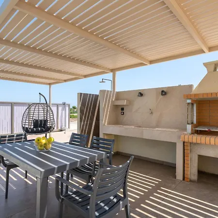 فيلة Sunrays Pool كالاثوس